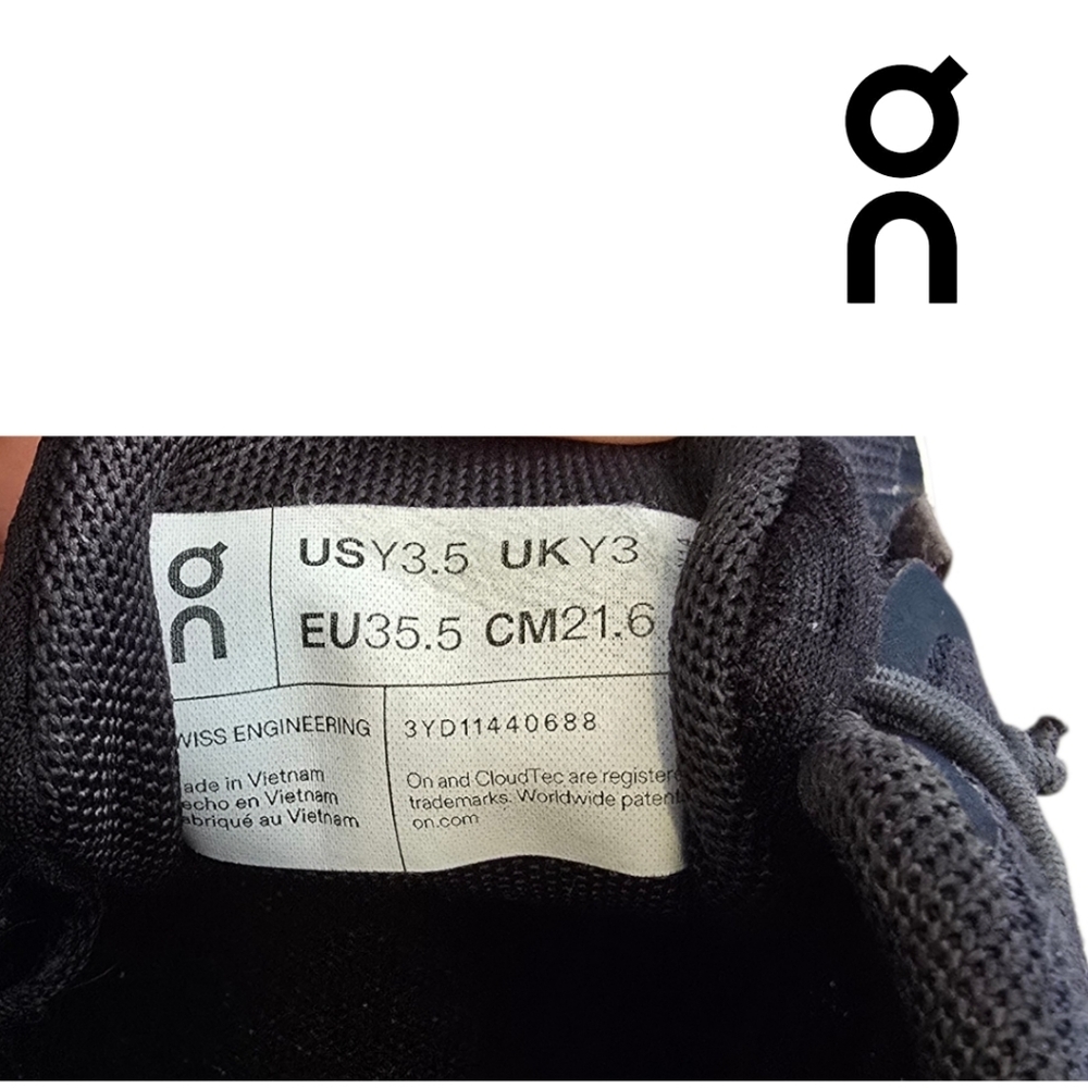 ON CLOUD Sky Running Sneaker Kids Size US 3.5Y Navy/Black - Picture 6 of 6